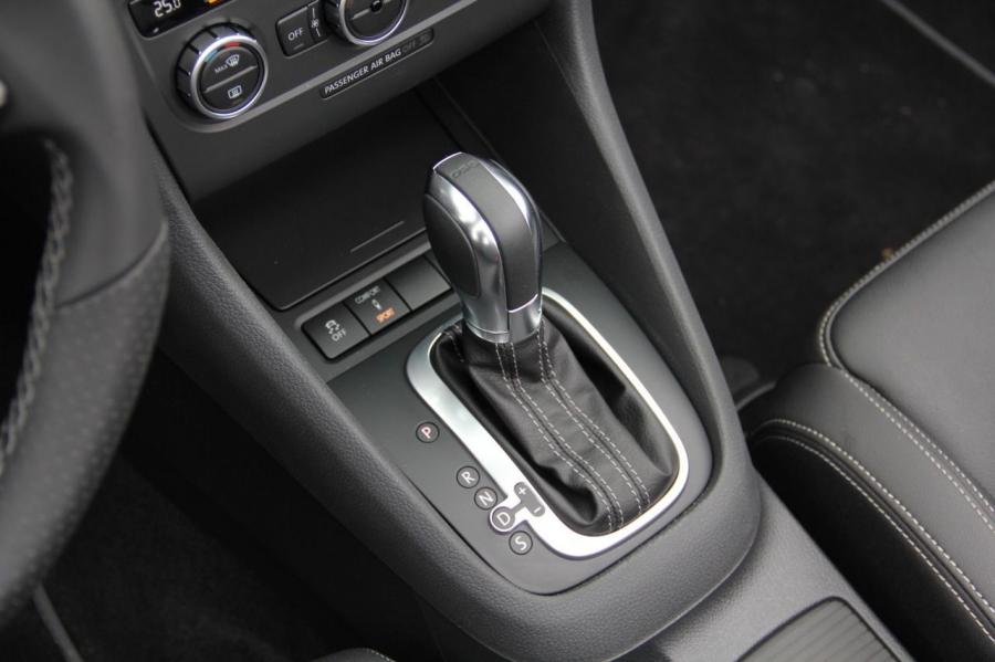  Volkswagen Golf R White Cabriolet 2013 года  (фото 16 из 45)